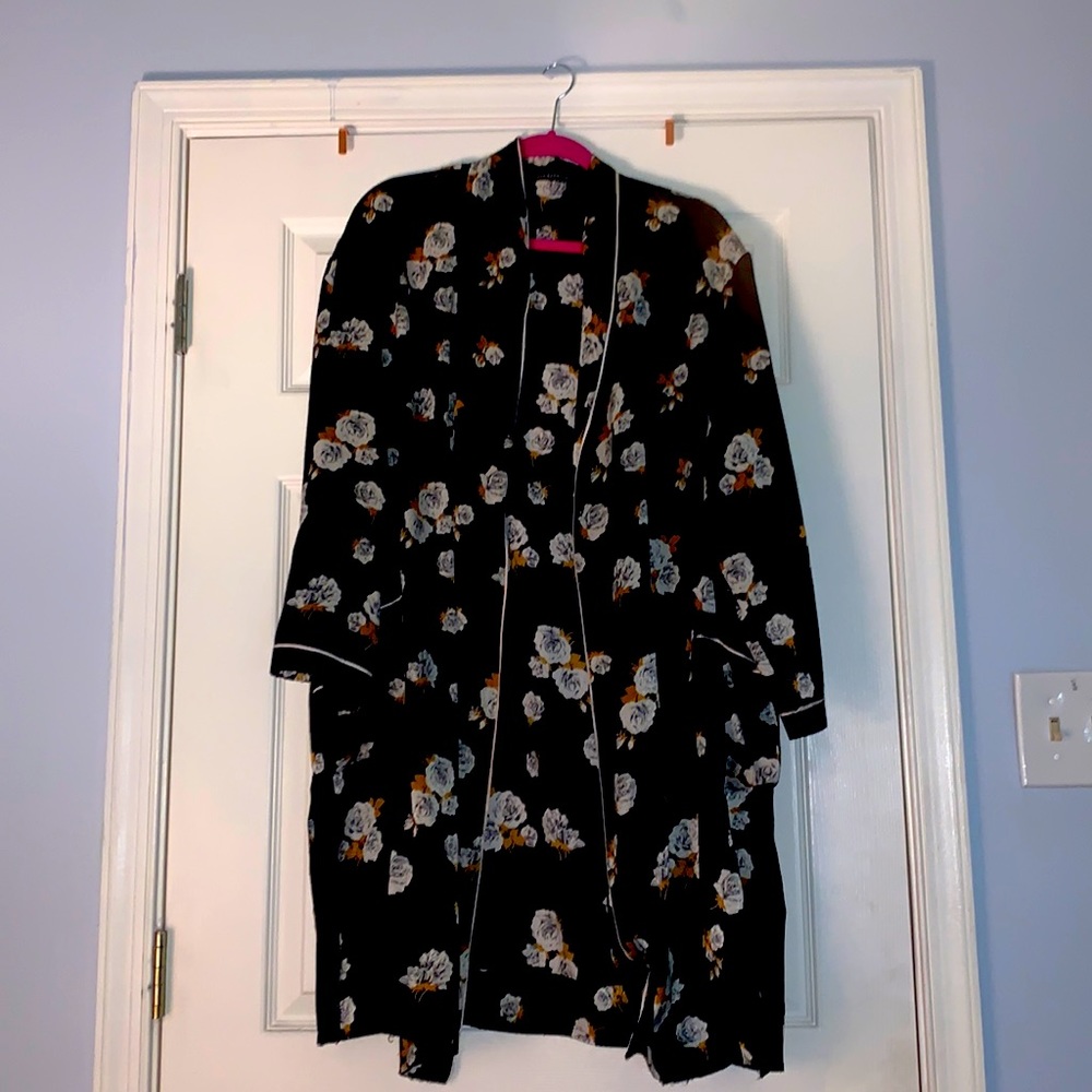 Zara velvet and satin robe 👘